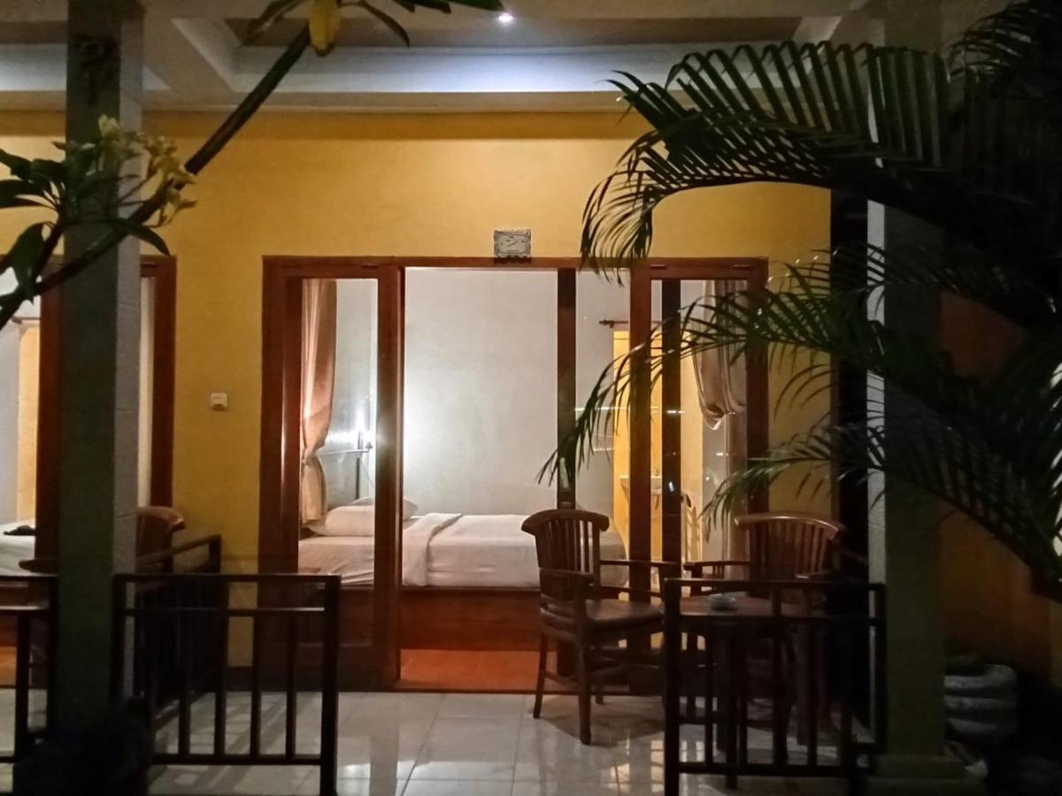 Yellow Bridge Guest House Нуса-Лембонган Екстер'єр фото